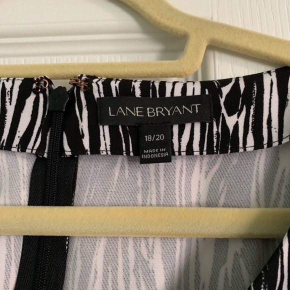 Black and white short sleeve top. Size 18/20. NWOT - Picture 2 of 2